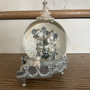 Mickey and Minnie Christmas piano snowglobe